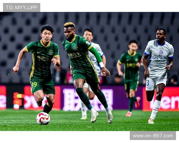 回顾2025赛季中超第29轮：上海海港3-0浙江俱乐部绿城。